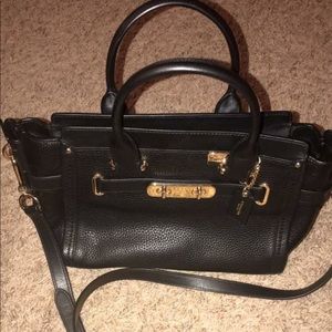 Coach swagger 21 pebbled leather